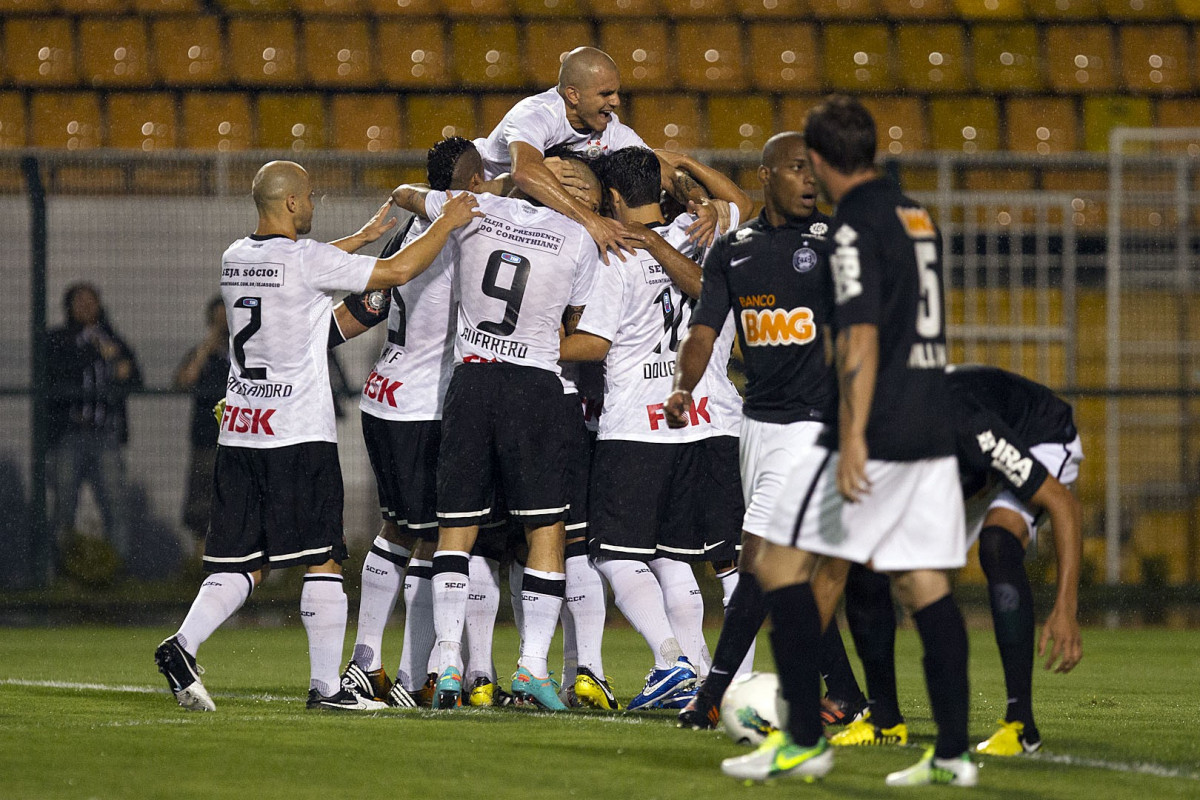 Durante a partida entre Corinthians x Coritiba, realizada esta noite no estdio do Pacaembu, jogo vlido pela 35 rodada do Campeonato Brasileiro de 2012