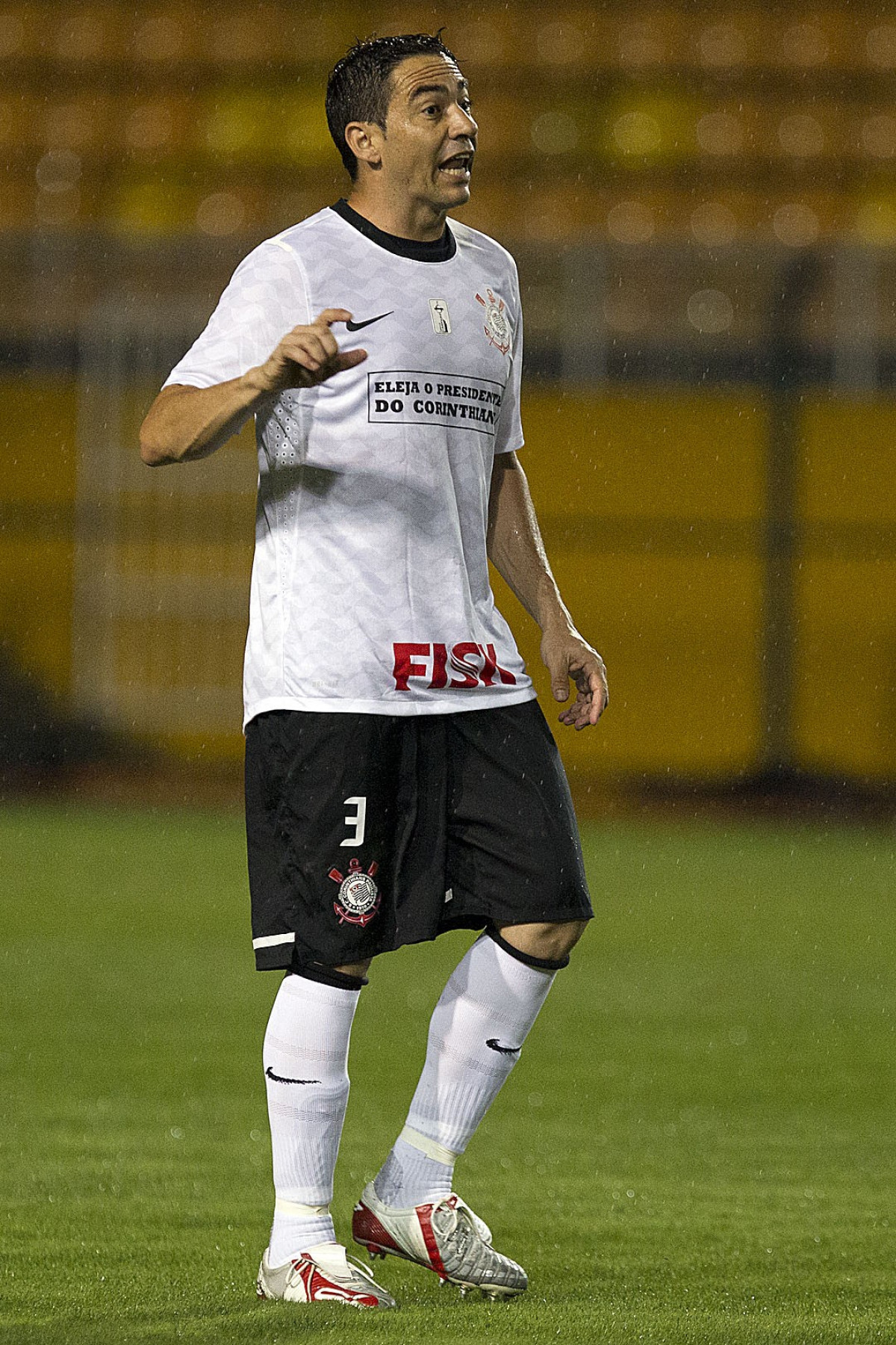 Durante a partida entre Corinthians x Coritiba, realizada esta noite no estdio do Pacaembu, jogo vlido pela 35 rodada do Campeonato Brasileiro de 2012