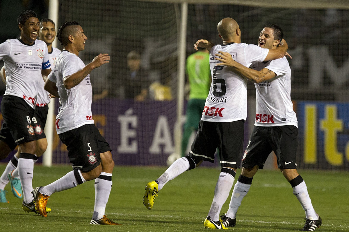 Durante a partida entre Corinthians x Coritiba, realizada esta noite no estdio do Pacaembu, jogo vlido pela 35 rodada do Campeonato Brasileiro de 2012