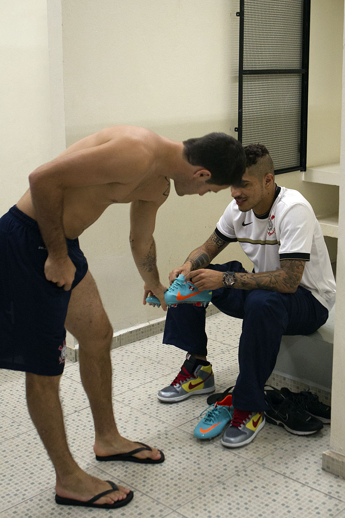 Nos vestirios antes da partida entre Corinthians x Coritiba, realizada esta noite no estdio do Pacaembu, jogo vlido pela 35 rodada do Campeonato Brasileiro de 2012