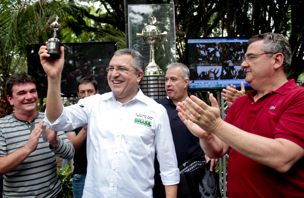 O ex presidente do Corinthians Andres sanches, durante Inauguracao do espaco com a rplica da taa da Libertadores. evento realizado no Parque So Jorge Corinthians