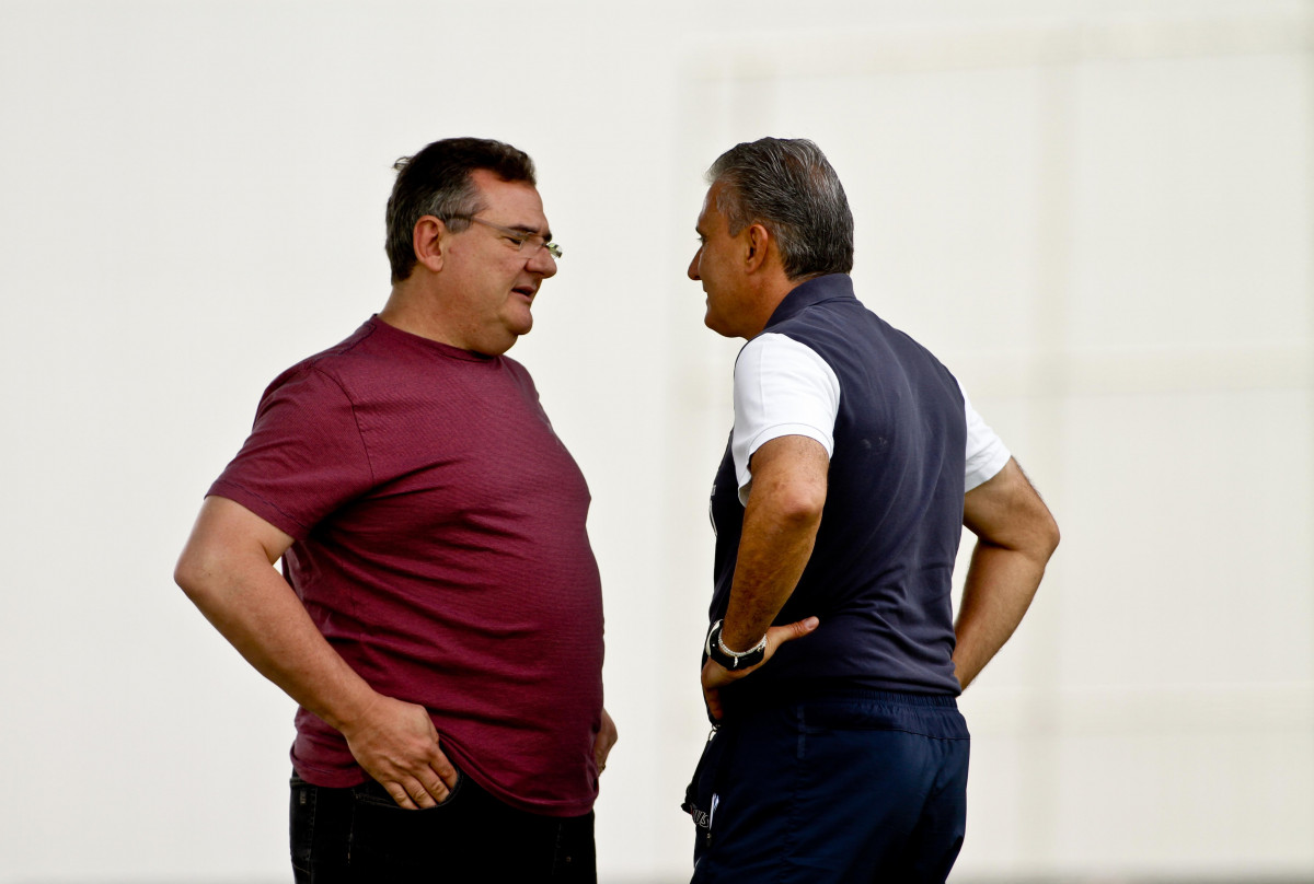O tcnico Tite e o presidente do Corinthians Mario Gobbi durante treino realizado no CT Joaquim Grava