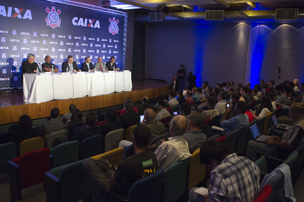 Durante evento no Museu do Futebol, no Pacaembu, o Corinthians anunciou seu novo patrocinador master, a Caixa Economica Federal; São Paulo / SP - Brasil - 20/11/2012