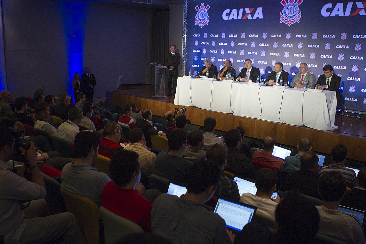Durante evento no Museu do Futebol, no Pacaembu, o Corinthians anunciou seu novo patrocinador master, a Caixa Economica Federal; São Paulo / SP - Brasil - 20/11/2012