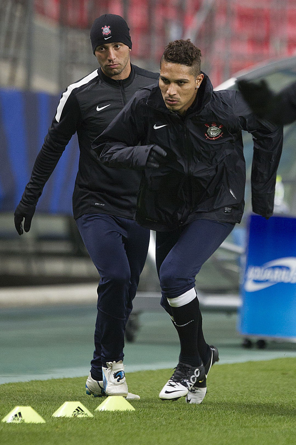 Durante o treino do Corinthians esta noite no Toyota ...