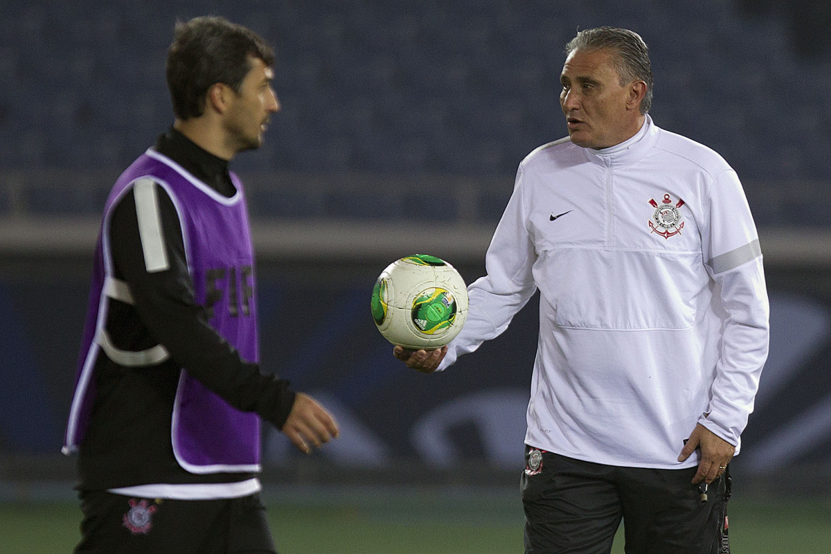 Durante o treino do Corinthians esta noite no Yokohama Stadium, na cidade de Yokohama/Japao; o time se prepara para o jogo contra o Chelsea/Inglaterra, amanh, dia 16/12, domingo, na disputa do titulo de Campeo Mundial Interclubes 2012 organizado pela FIFA - Yokohama/Japan