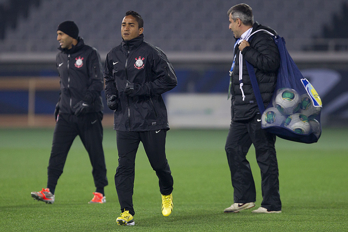 Durante o treino do Corinthians esta noite no Yokohama Stadium, na cidade de Yokohama/Japao; o time se prepara para o jogo contra o Chelsea/Inglaterra, amanh, dia 16/12, domingo, na disputa do titulo de Campeo Mundial Interclubes 2012 organizado pela FIFA - Yokohama/Japan