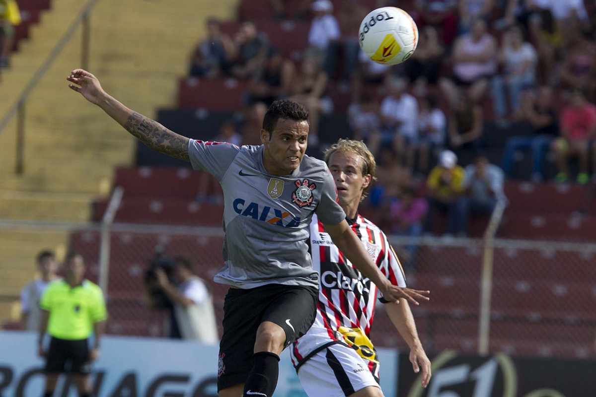 Durante o jogo esta tarde entre Paulista x Corinthians, no estádio Jaime Cintra , em Jundiaí, válido pela 1ª rodada do Campeonato Paulista 2013 - Jundiaí/SP