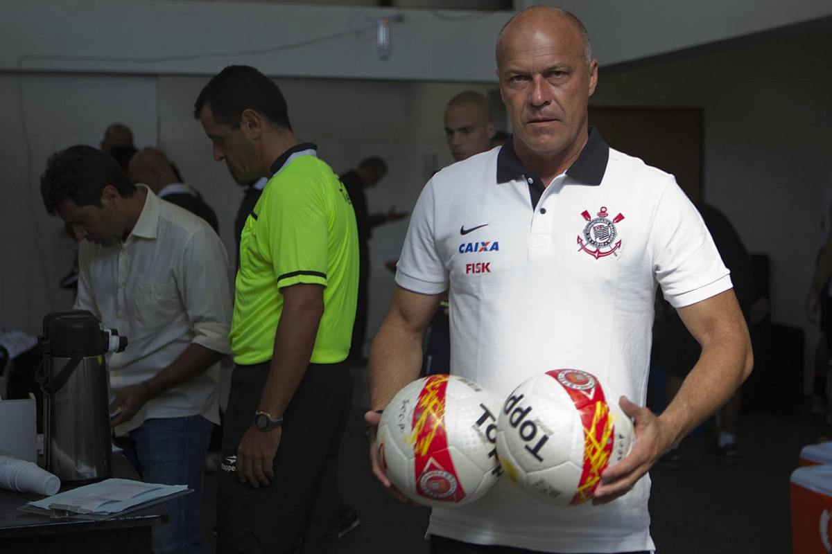 Nos vestiários antes do jogo desta tarde entre Paulista x Corinthians, no estádio Jaime Cintra , em Jundiaí, válido pela 1ª rodada do Campeonato Paulista 2013 - Jundiaí/SP
