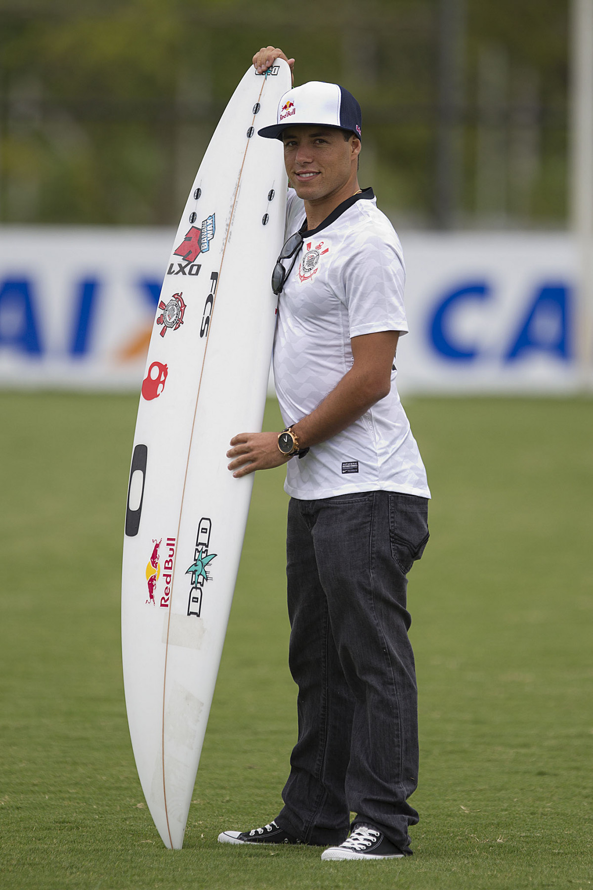O surfista profissional Mineirinho, durante o treino realizado desta tarde no CT Joaquim Grava, localizado no Parque Ecolgico do Tiete. O prximo jogo da equipe ser quarta-feira, dia 23/01, contra a Ponte Preta, de Campinas, no estdio do Pacaembu, vlido pela 1 rodada do Campeonato Paulista de 2013