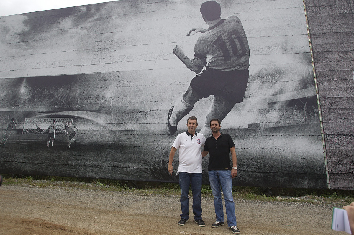 Neto e Duilio Monteiro Alves na inaugurao do Gol de Muro, no CT Joaquim Grava