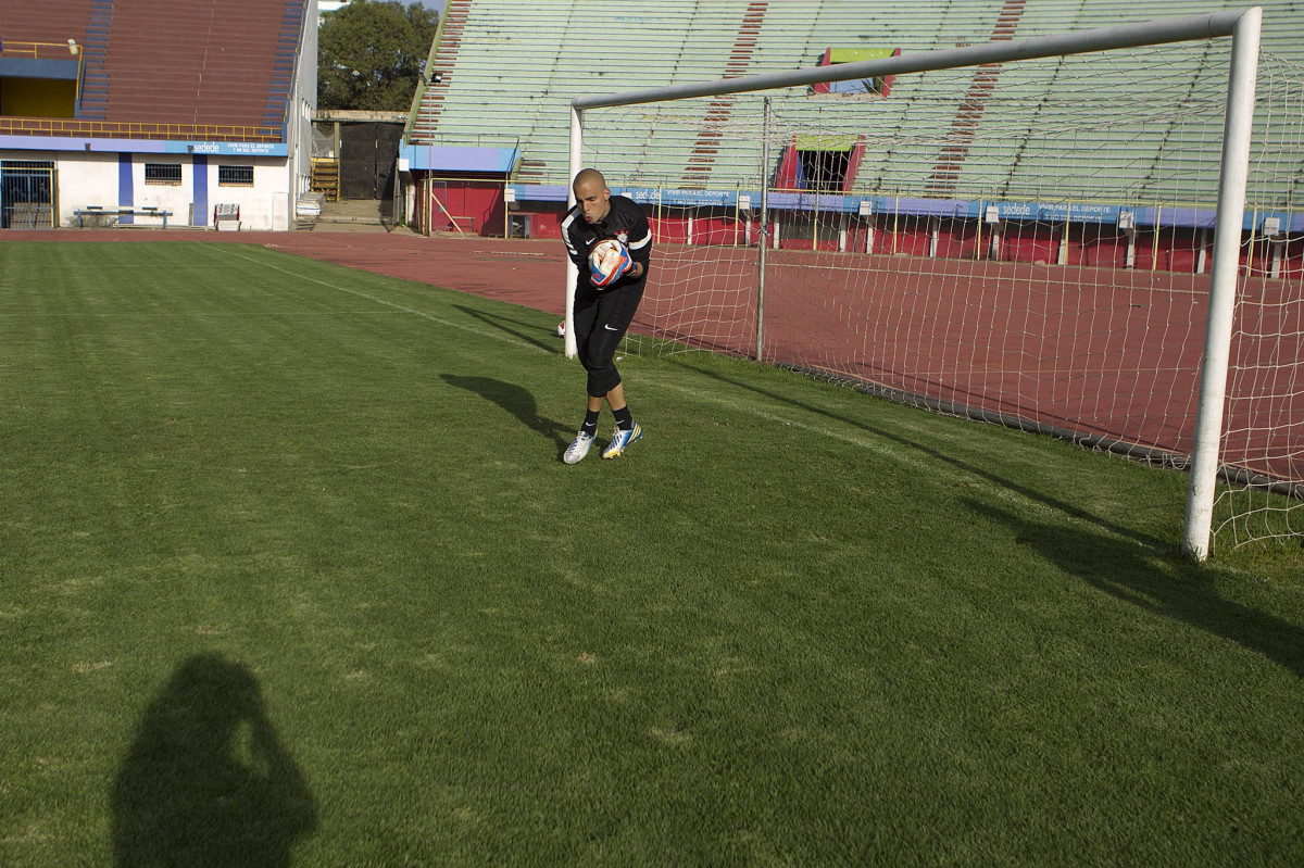 Durante o treino esta tarde no Estadium Felix Capriles, em Cochabamba. O prximo jogo da equipe ser quarta-feira, 20/02, contra o San Jos, na cidade de Oruro/Bolivia, primeiro jogo da fase de classificao da Copa Libertadores de Amrica 2013