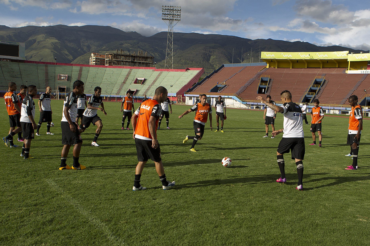 Durante o treino esta tarde no Estadium Felix Capriles, em Cochabamba. O próximo jogo da equipe será quarta-feira, 20/02, contra o San José, na cidade de Oruro/Bolivia, primeiro jogo da fase de classificação da Copa Libertadores de América 2013