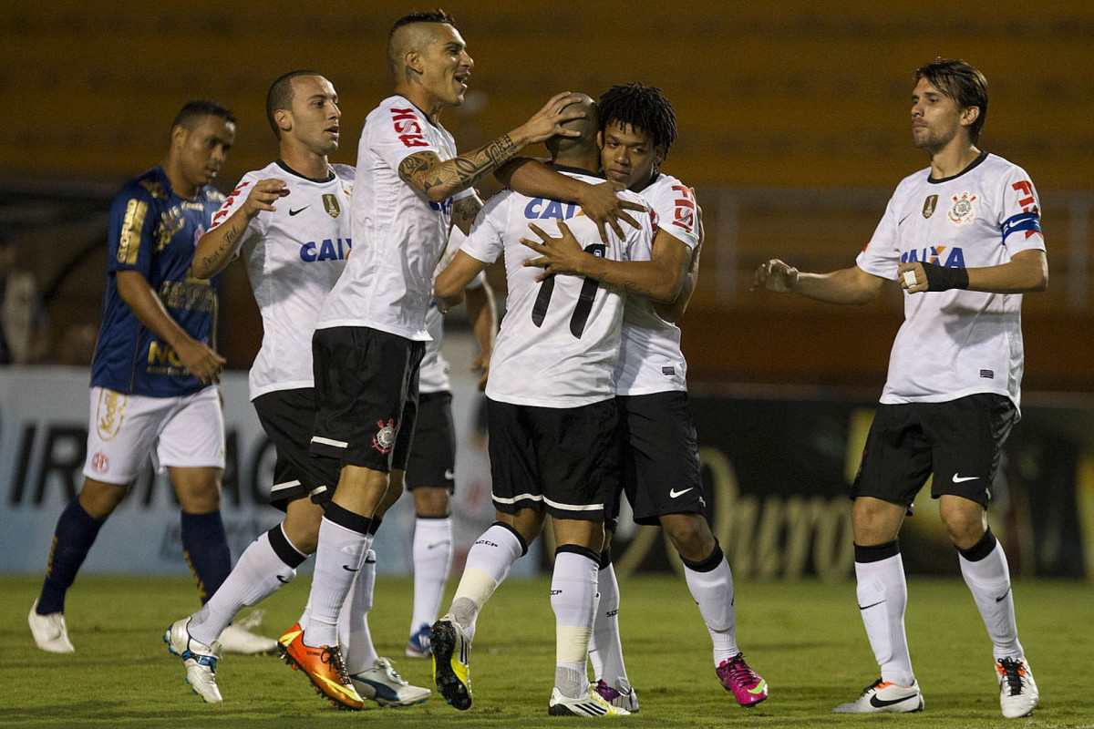 Durante a partida entre Corinthians x Penapolense realizada esta noite no estádio do Pacaembu, jogo válido pela 15ª rodada do Campeonato Paulista de 2013