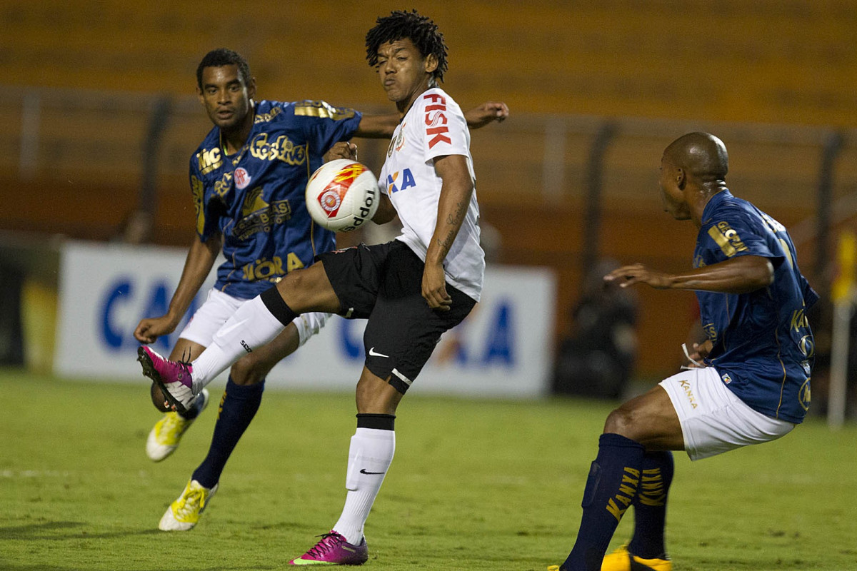 Durante a partida entre Corinthians x Penapolense realizada esta noite no estádio do Pacaembu, jogo válido pela 15ª rodada do Campeonato Paulista de 2013