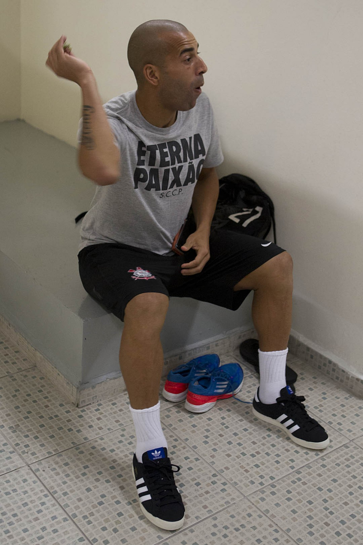 Nos vestiários antes da partida entre Corinthians x Penapolense realizada esta noite no estádio do Pacaembu, jogo válido pela 15ª rodada do Campeonato Paulista de 2013