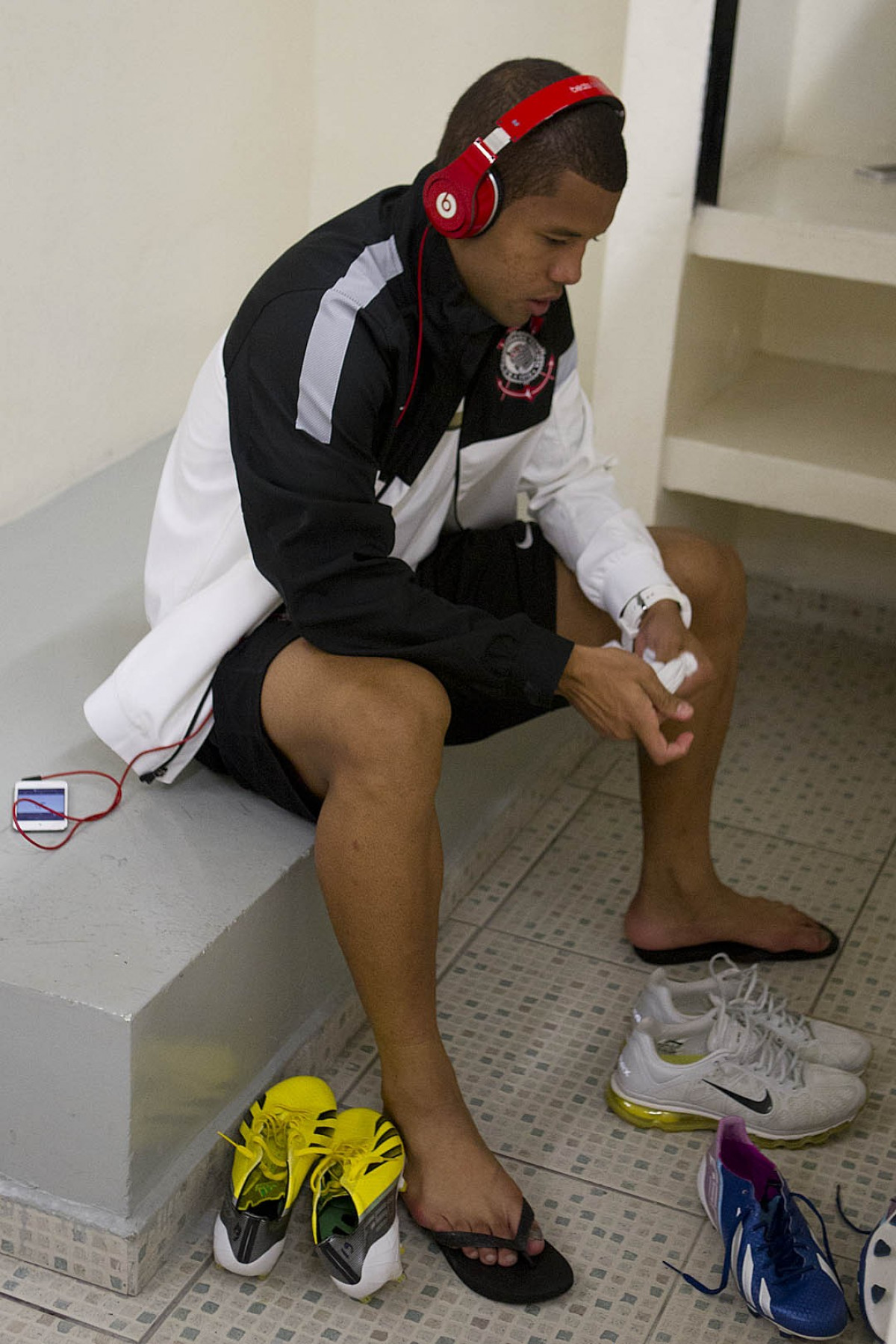 Nos vestiários antes da partida entre Corinthians x Penapolense realizada esta noite no estádio do Pacaembu, jogo válido pela 15ª rodada do Campeonato Paulista de 2013