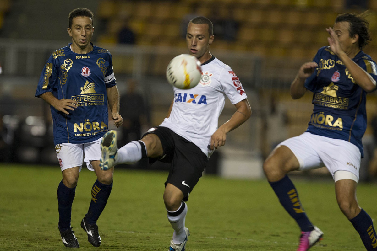 Durante a partida entre Corinthians x Penapolense realizada esta noite no estádio do Pacaembu, jogo válido pela 15ª rodada do Campeonato Paulista de 2013