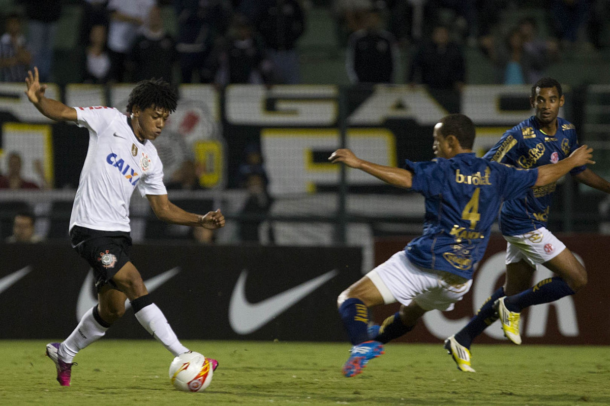 Durante a partida entre Corinthians x Penapolense realizada esta noite no estádio do Pacaembu, jogo válido pela 15ª rodada do Campeonato Paulista de 2013