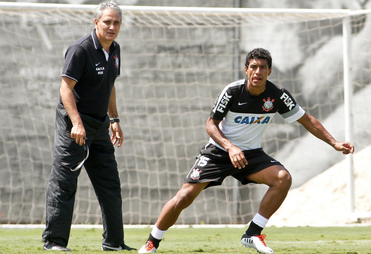 O técnico Tite durante Treino do Corinthians realizado no CT Joaquim Grava