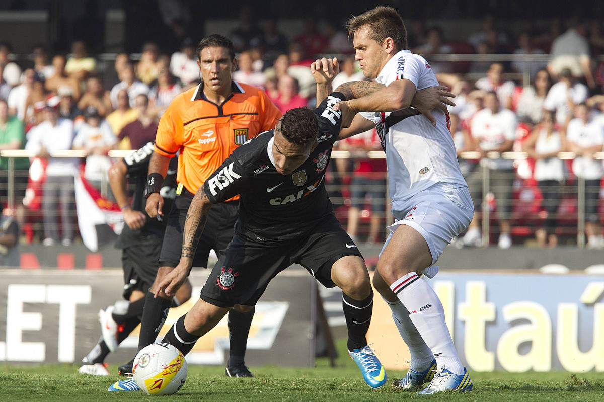 Durante a partida entre São Paulo x Corinthians realizada esta tarde no estádio do Morumbi, jogo válido pela 16ª rodada do Campeonato Paulista de 2013