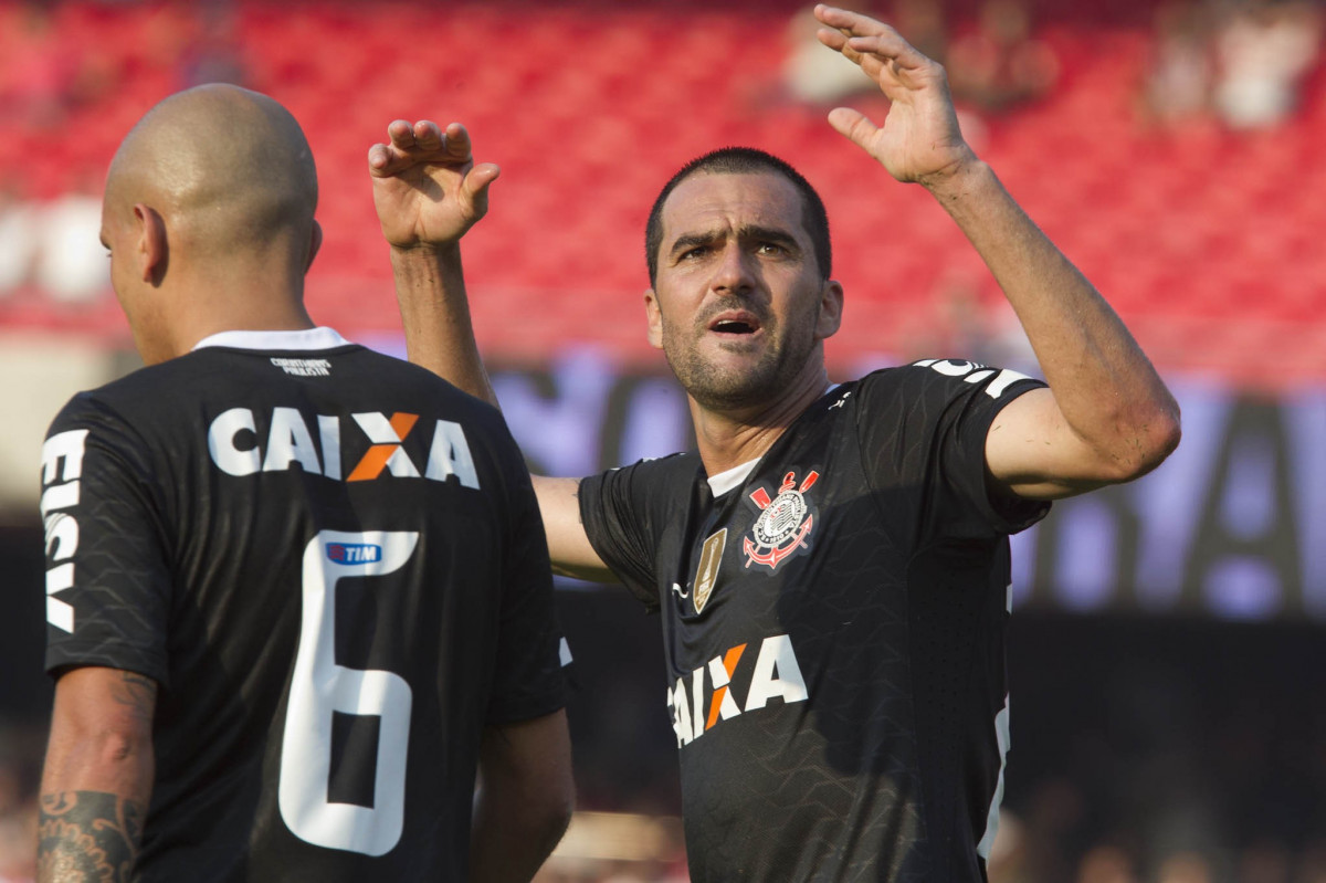 Durante a partida entre São Paulo x Corinthians realizada esta tarde no estádio do Morumbi, jogo válido pela 16ª rodada do Campeonato Paulista de 2013