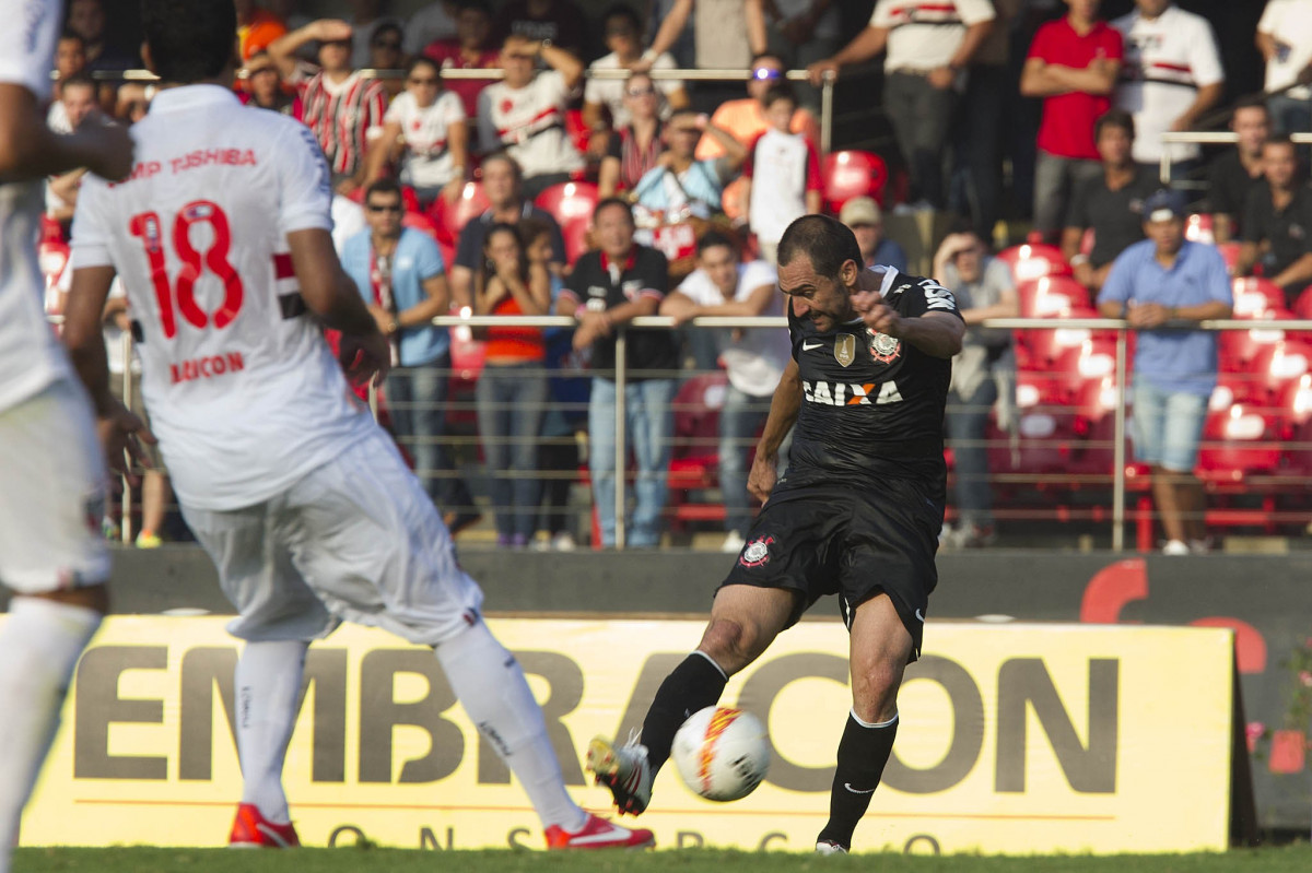 Durante a partida entre São Paulo x Corinthians realizada esta tarde no estádio do Morumbi, jogo válido pela 16ª rodada do Campeonato Paulista de 2013