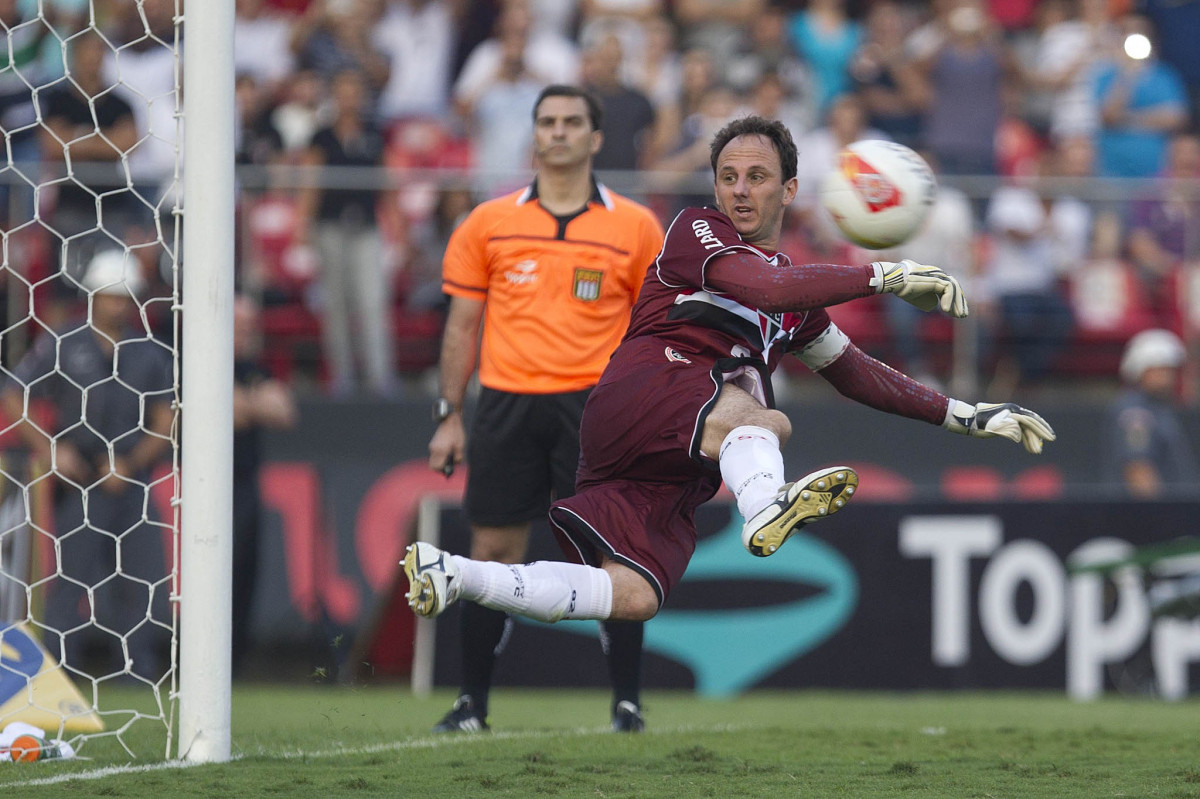 Durante a partida entre São Paulo x Corinthians realizada esta tarde no estádio do Morumbi, jogo válido pela 16ª rodada do Campeonato Paulista de 2013