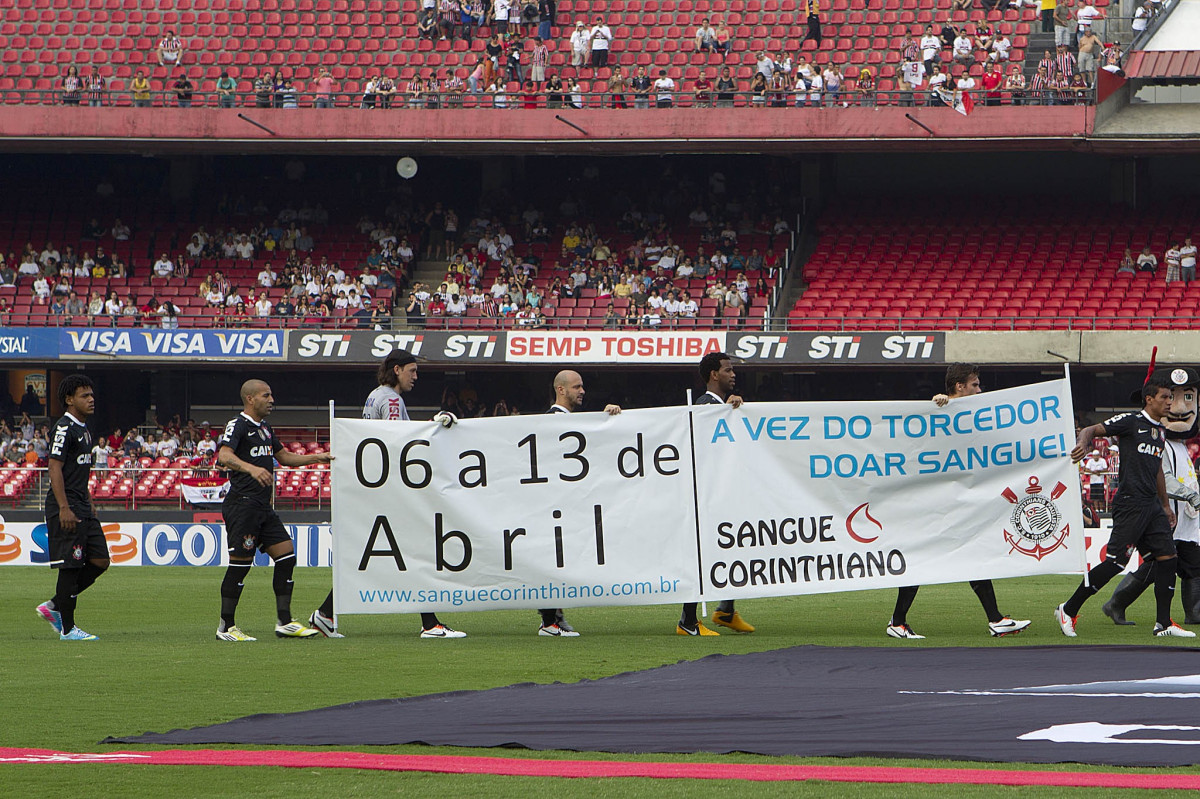 Durante a partida entre São Paulo x Corinthians realizada esta tarde no estádio do Morumbi, jogo válido pela 16ª rodada do Campeonato Paulista de 2013