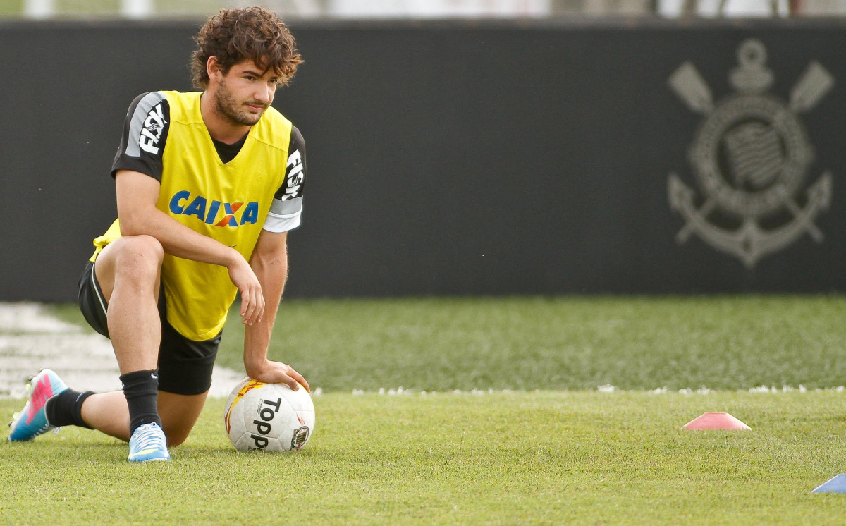 O goleiro Julio Cesar do Corinthians durante treino realizado no CT Joaquim Grava 12/04/2013