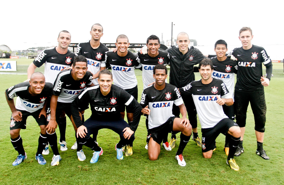 Do Corinthians durante treino realizado no CT Joaquim Grava 13/04/2013
