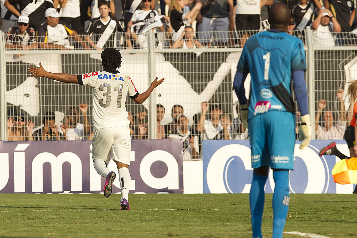 Romarinho marcou o primeiro dos quatro gols do Corinthians diante da Ponte em 2013