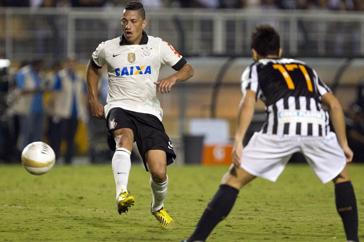 Durante a partida entre Corinthians x Santos realizada esta tarde no estdio do Pacaembu, primeiro jogo da final do Campeonato Paulista de 2013