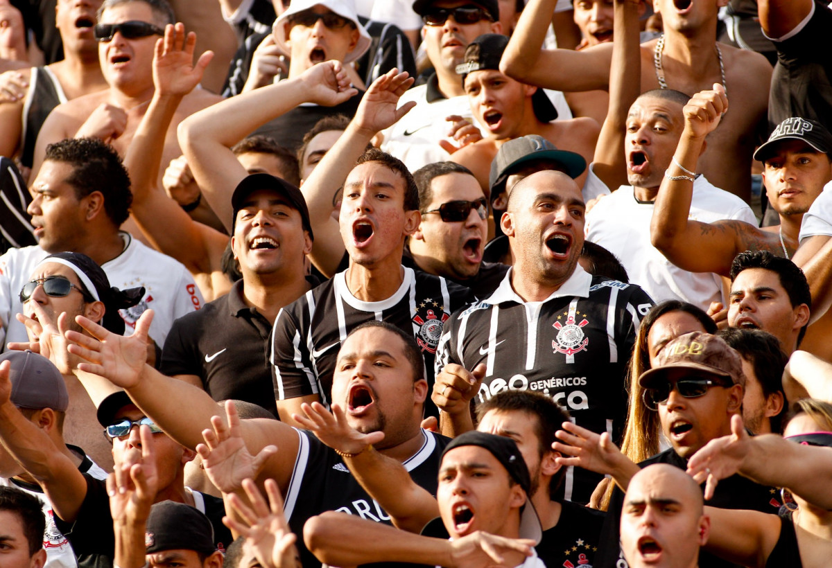 Torcida do Corinthians durante primeira partida da final do Campeonato Paulista 2013