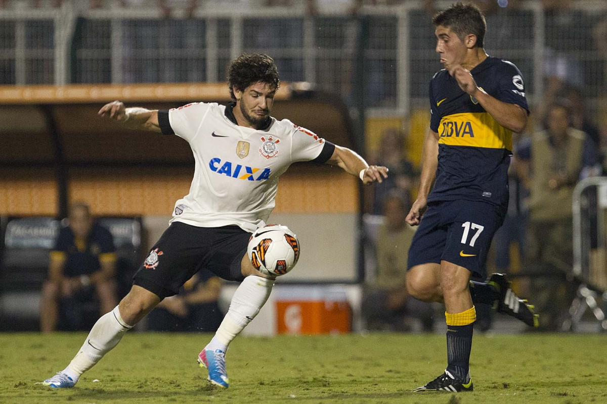 Durante a partida entre Corinthians/Brasil x Boca Jrs., da Argentina, realizada esta noite no...