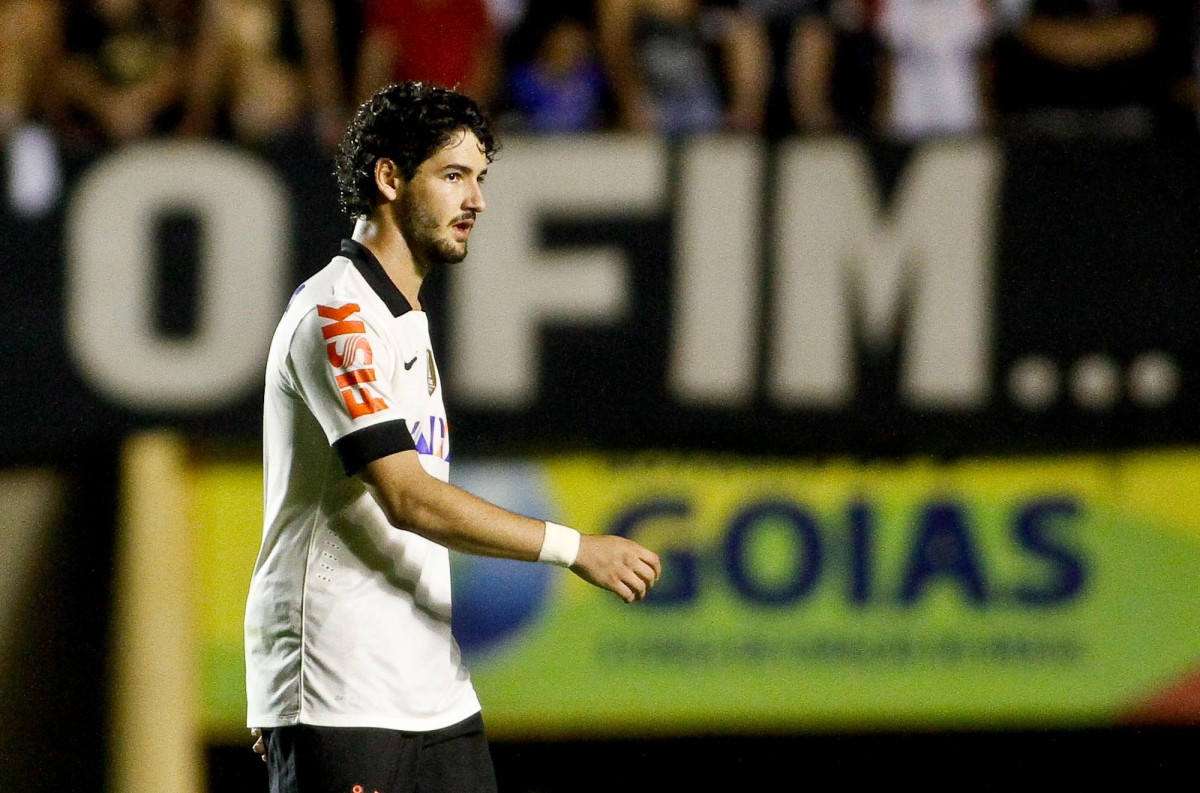 Andrs pediu que Pato no guarde mgoa do Corinthians pela passagem ruim