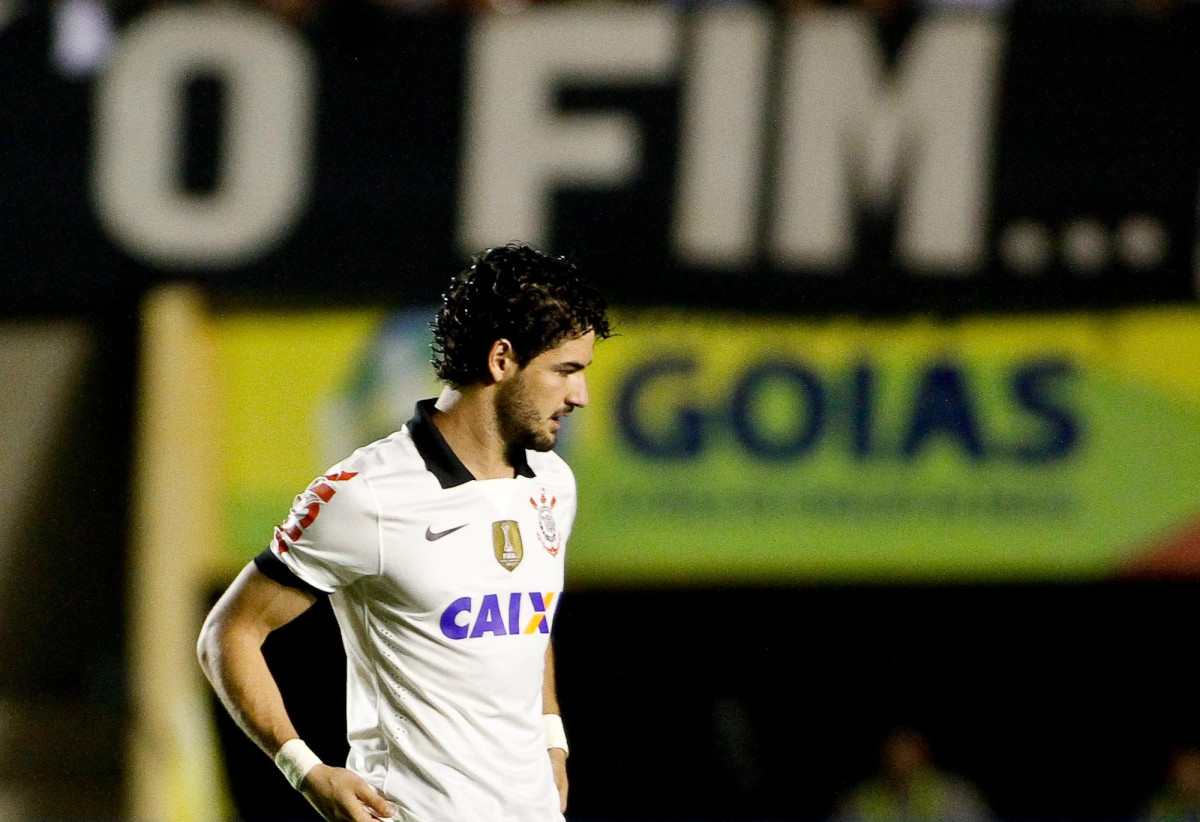 Alexandre Pato do Corinthians durante partida vlida pelo Campeonato Brasileiro realizado no estdio Serra Dourada