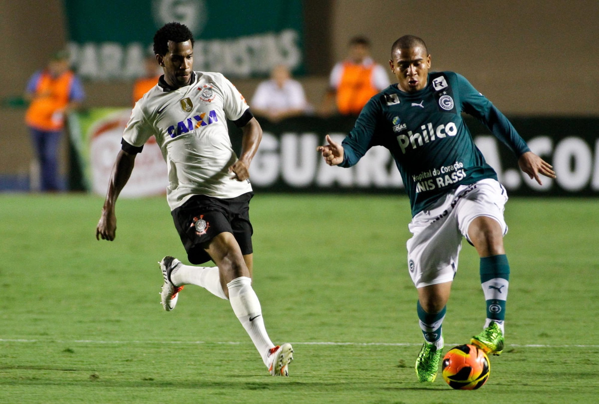 Gil do Corinthians durante partida vlida pelo Campeonato Brasileiro realizado no estdio Serra Dourada