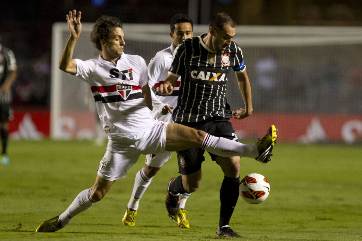 Durante a partida entre So Paulo x Corinthians, realizada esta noite no estdio do Morumbi, jogo de ida da Recopa 2013