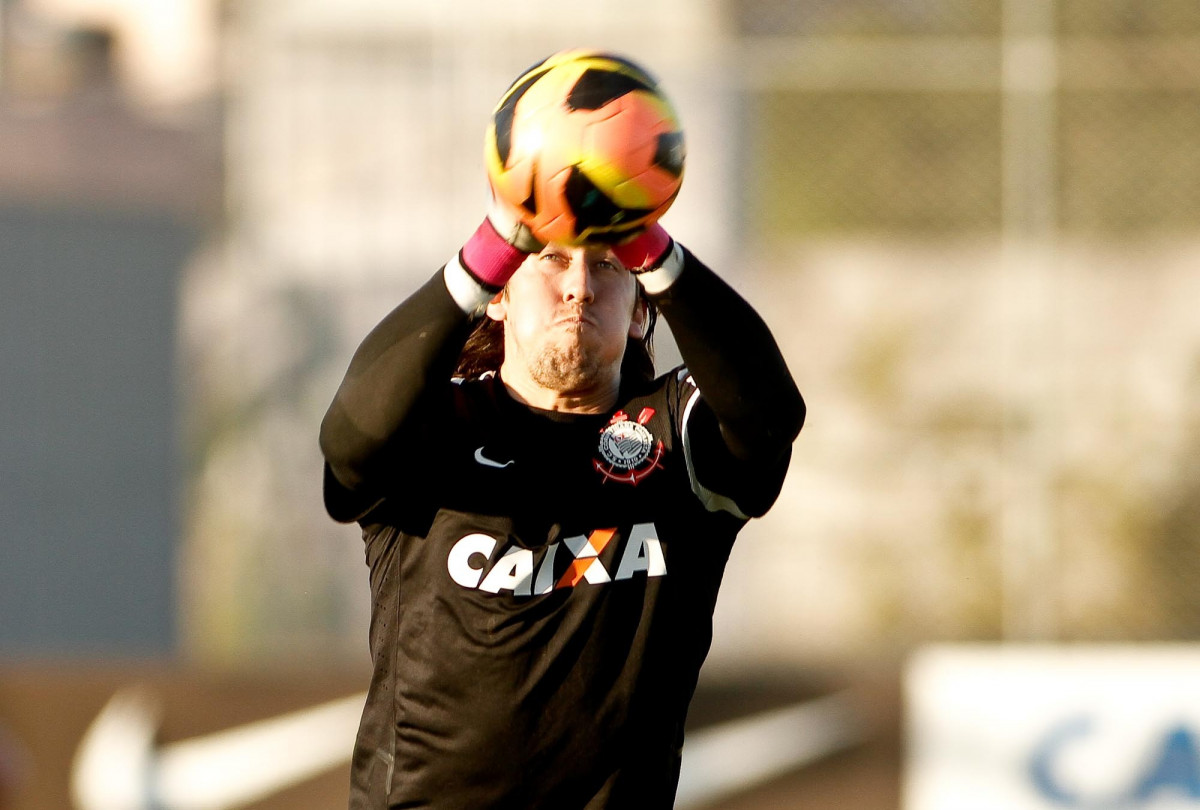 O goleiro Cassio do Corinthians durante treino realizado no CT Joaquim Grava
