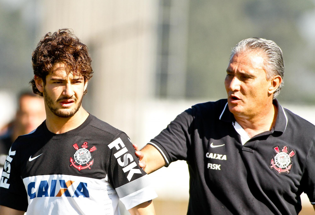 Alexandre Pato e o tcnico Tite do Corinthians durante treino realizado no CT Joaquim Grava