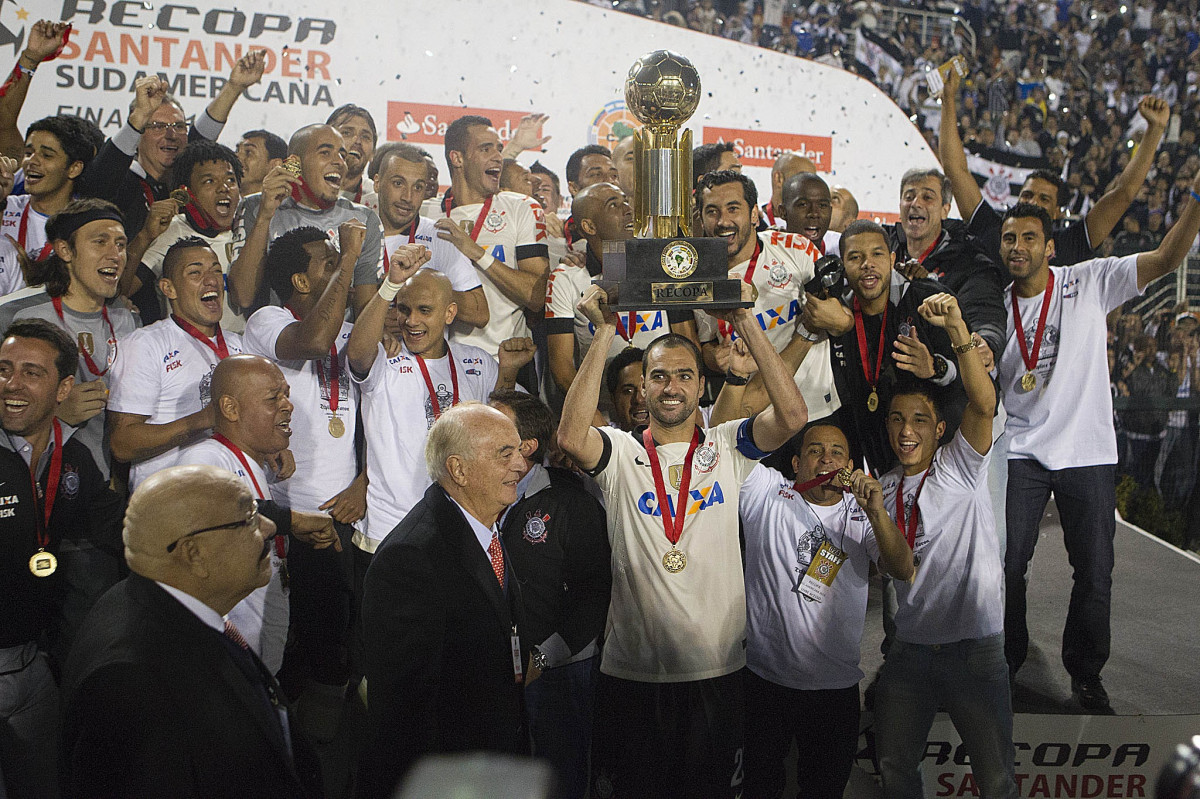 Corinthians foi campeão da Recopa em 2013 Corinthians foi campeão da Recopa em 2013