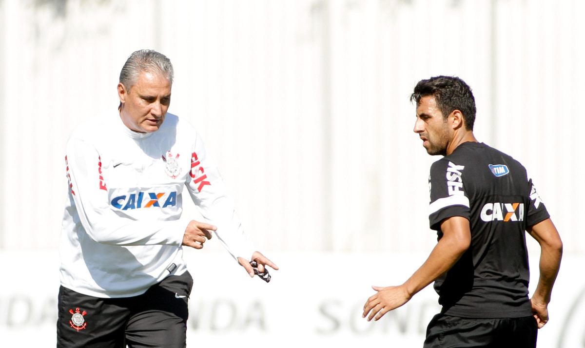Maldonado do Corinthians durante treino realizado no CT Joaquim Grava