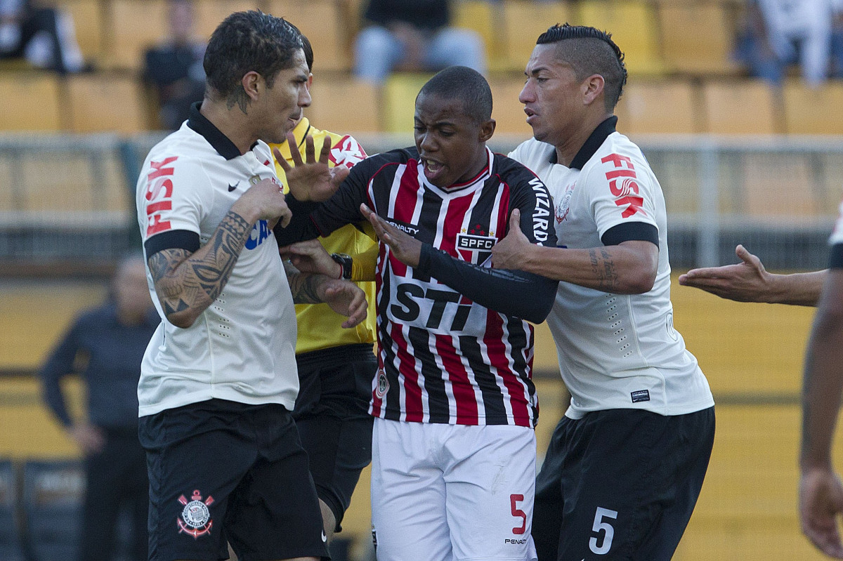 Durante a partida entre Corinthians x So Paulo, realizada esta tarde no estdio do Pacaembu, vlida pela 9 rodada do Campeonato Brasileiro de 2013