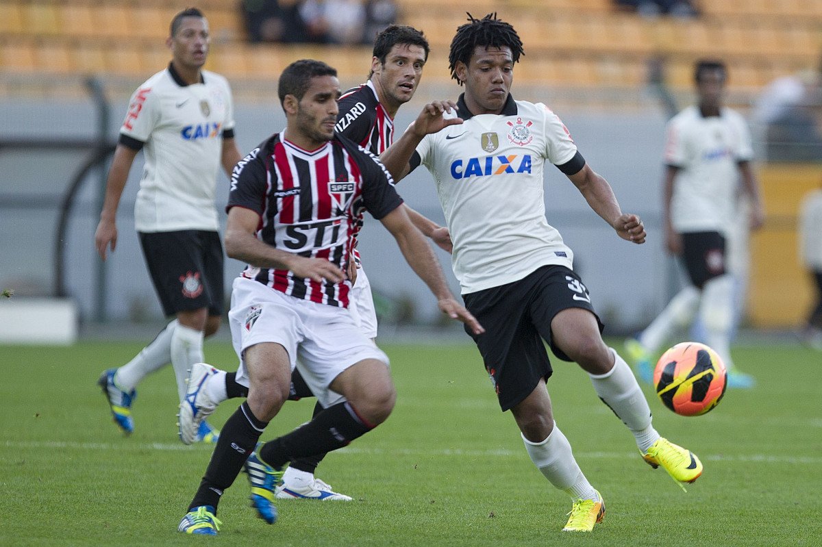 Durante a partida entre Corinthians x So Paulo, realizada esta tarde no estdio do Pacaembu, vlida pela 9 rodada do Campeonato Brasileiro de 2013