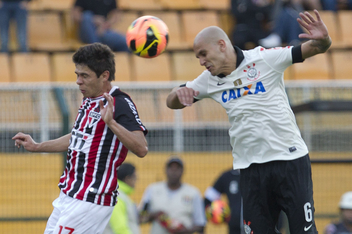 Durante a partida entre Corinthians x So Paulo, realizada esta tarde no estdio do Pacaembu, vlida pela 9 rodada do Campeonato Brasileiro de 2013