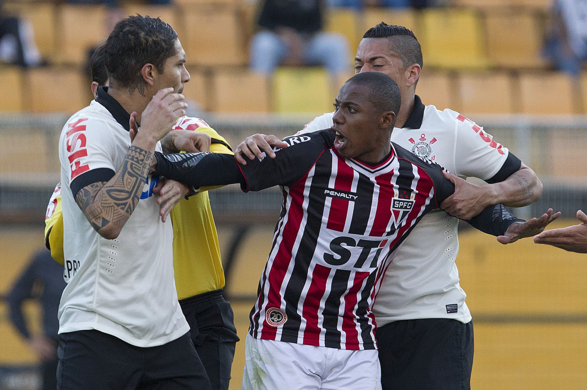 Durante a partida entre Corinthians x São Paulo, realizada esta tarde no estádio do Pacaembu, válida pela 9ª rodada do Campeonato Brasileiro de 2013