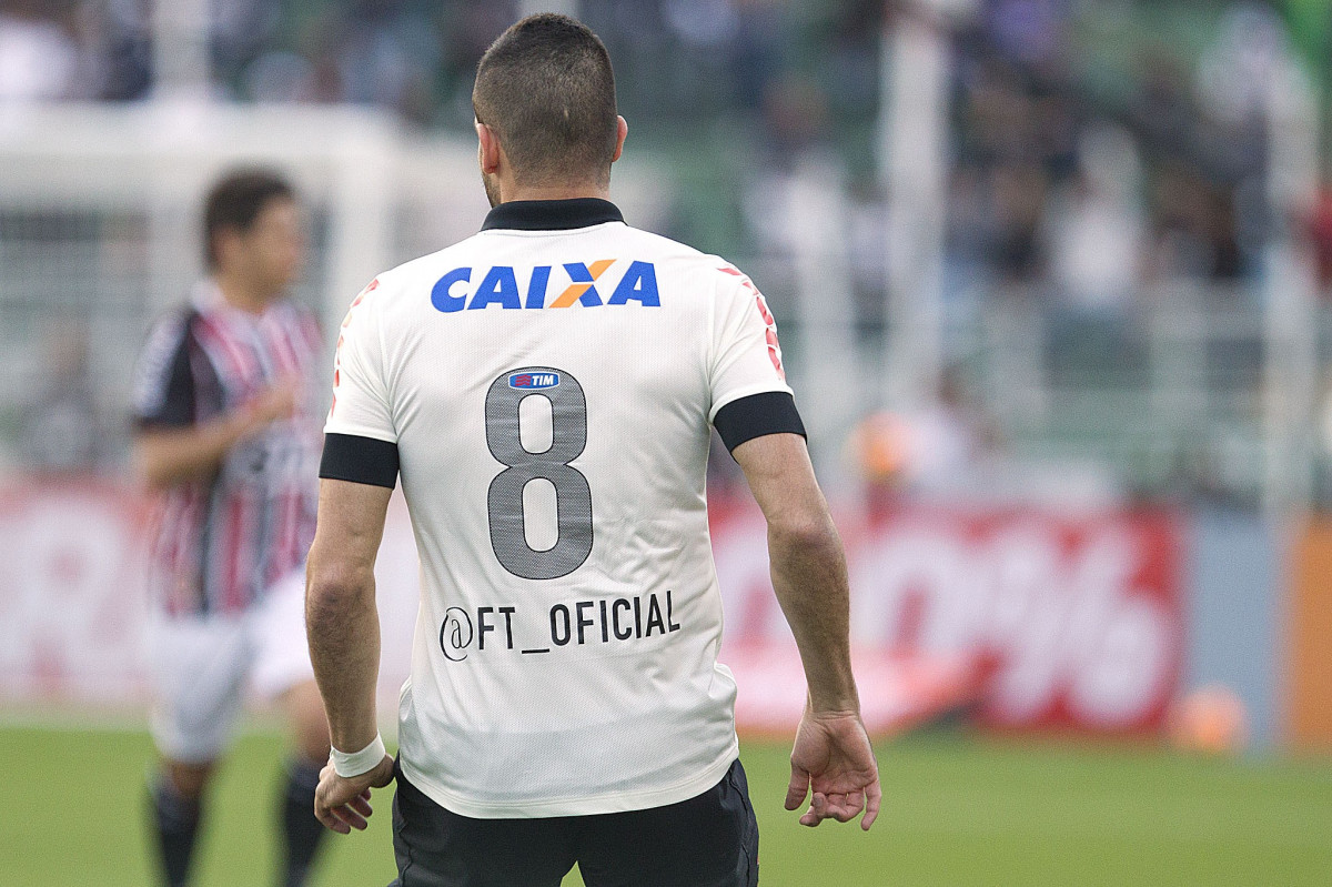 Durante a partida entre Corinthians x So Paulo, realizada esta tarde no estdio do Pacaembu, vlida pela 9 rodada do Campeonato Brasileiro de 2013