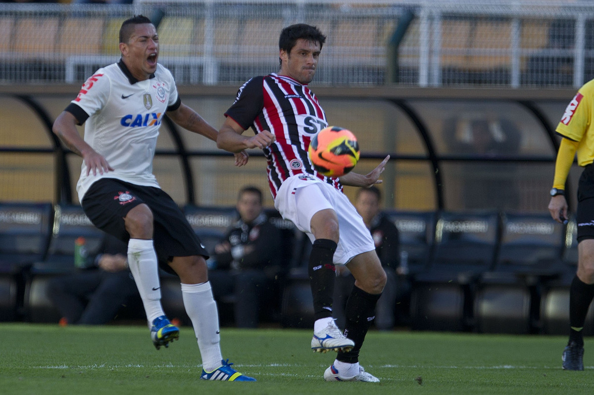 Durante a partida entre Corinthians x So Paulo, realizada esta tarde no estdio do Pacaembu, vlida pela 9 rodada do Campeonato Brasileiro de 2013