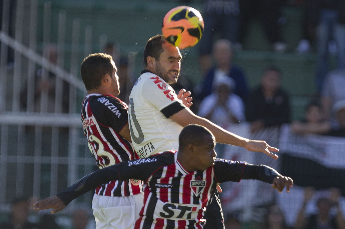 Durante a partida entre Corinthians x São Paulo, realizada esta tarde no estádio do Pacaembu, válida pela 9ª rodada do Campeonato Brasileiro de 2013